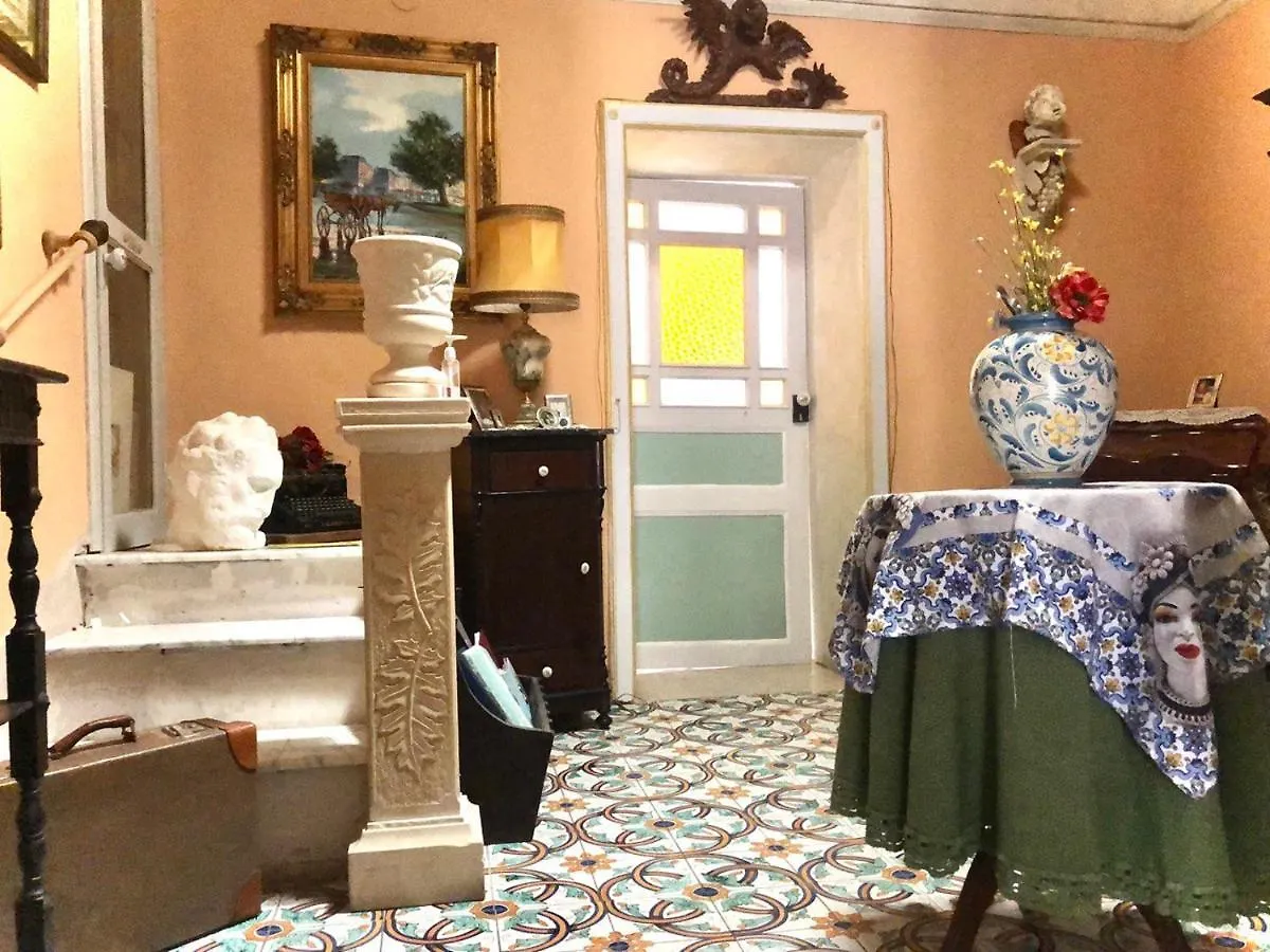 Suite 120 Noto 0*,  Italia